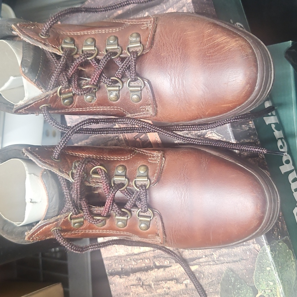 Timberland Brown Leather Boots with Rugged Design - Picture 2 of 5